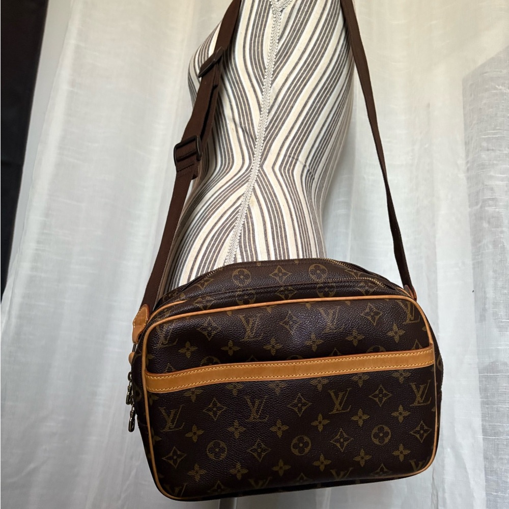Authentic Louis Vuitton reporter PM